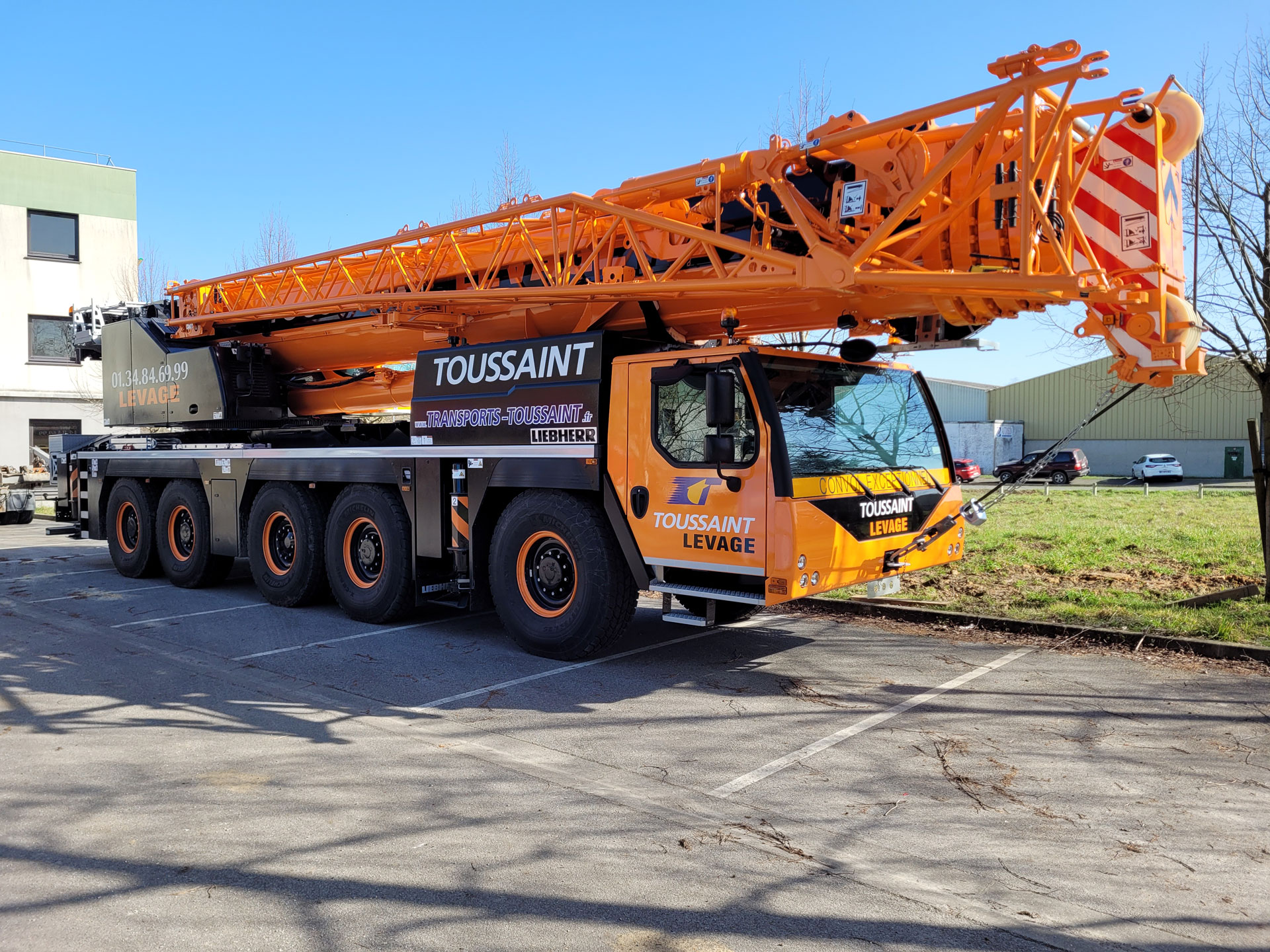 véhicule grue mobile